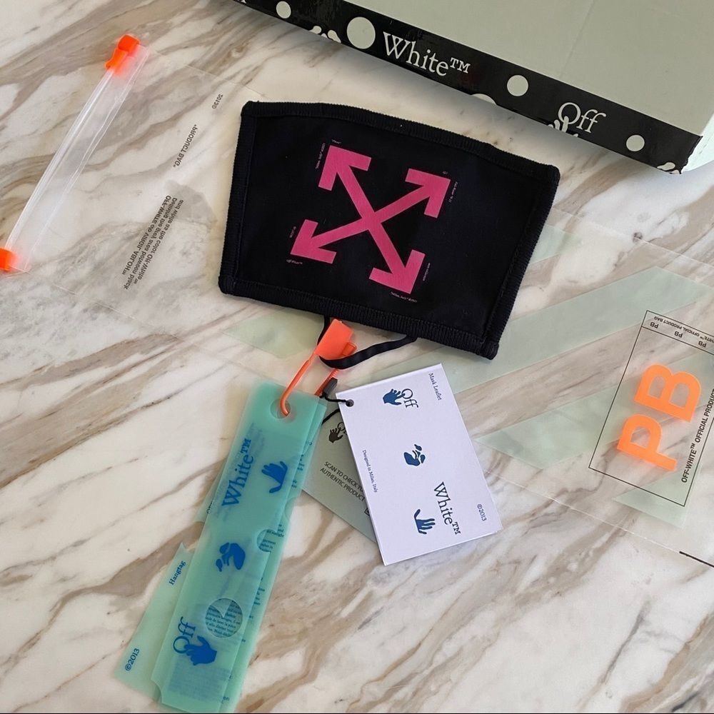 Off-White Black Fuchsia Pink Arrow Motif Unisex Mask SS 2020 NWT